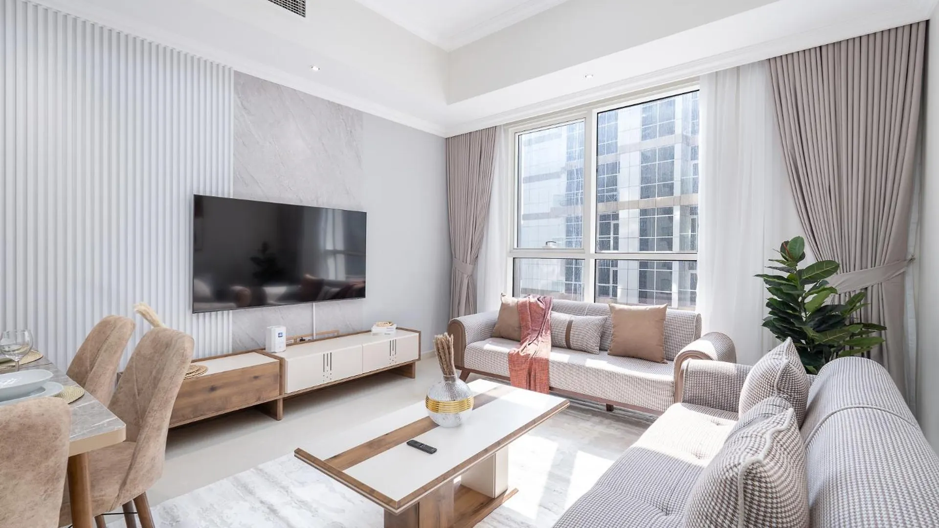 Heaven Crest Vacation Homes Downtown - Studio And 1 Bedroom Suites 2 Minute Walk To Dubai Mall And Burj Khalifa